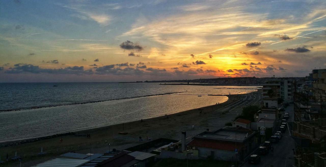 Incantevole Casa Sul Mare Vicino A Roma Nettuno Exterior foto
